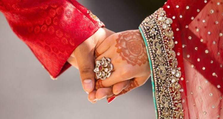 কিভাবে আপনার সঙ্গীকে খুশী রাখবেন ?