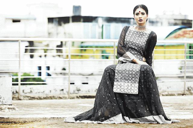 স্কার্টে স্মার্ট হয়ে উঠুন