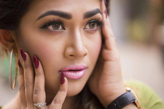 চোখের পাপড়ির যত্ন নিন