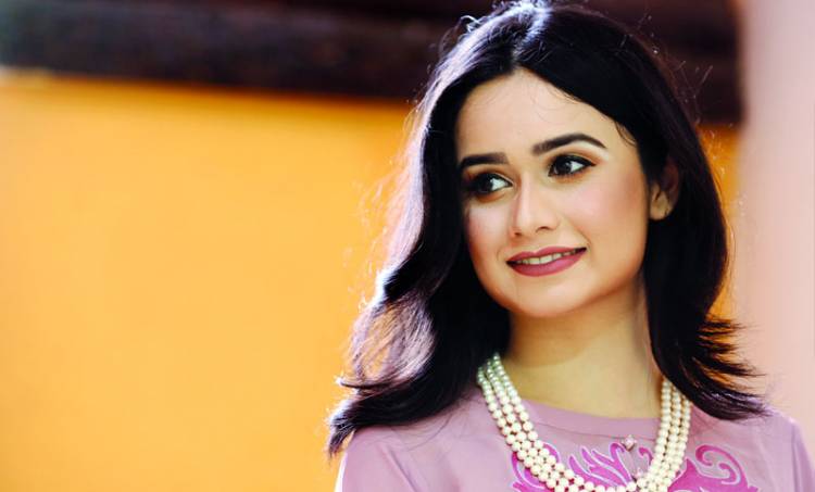 ঈদ পোশাকের সাথে গয়না