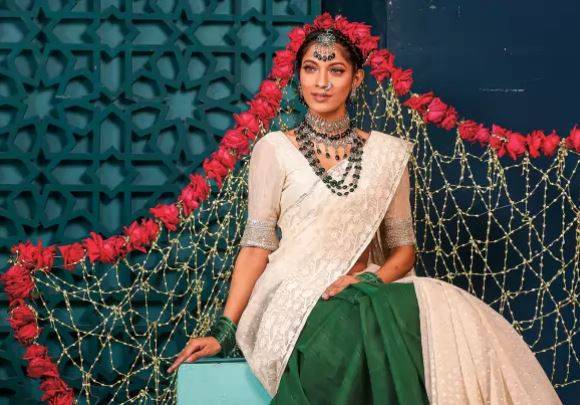 গায়ে হলুদে ফুলের ওড়নার চল