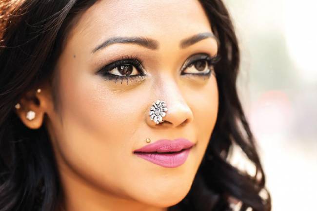 নাকফুল কথন