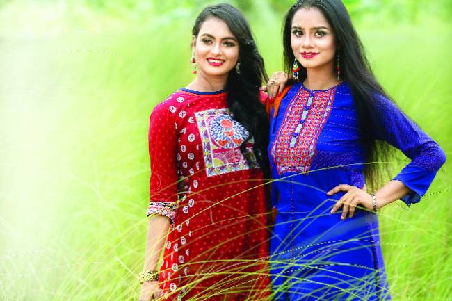 পোশাকে নতুনত্ব থাকবে নকশায়