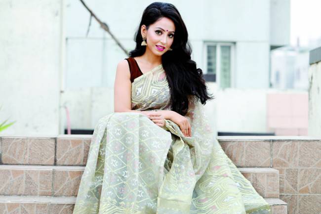 জামদানির শাড়ি ও পোশাক