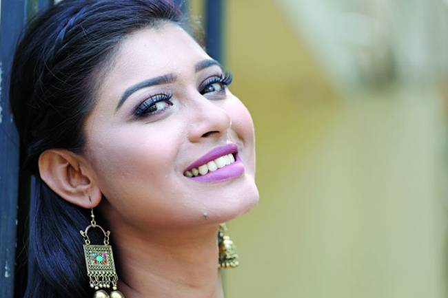 মিনিমাল বা নো মেকআপ