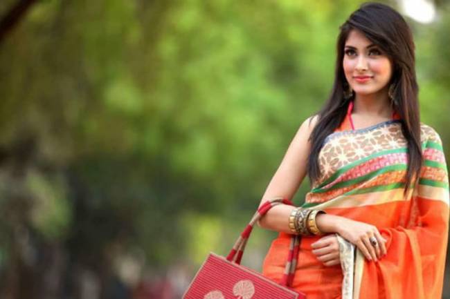 ঈদ শপিংয়ে শাড়ি